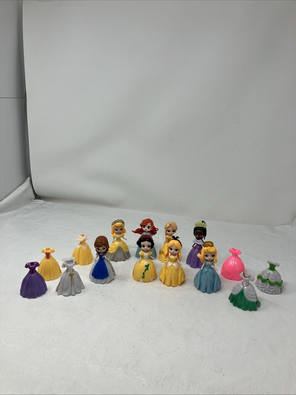 Q Posket Disney Princess Doll Set of 8 w Clip On Dresses & 7 Extra Dresses